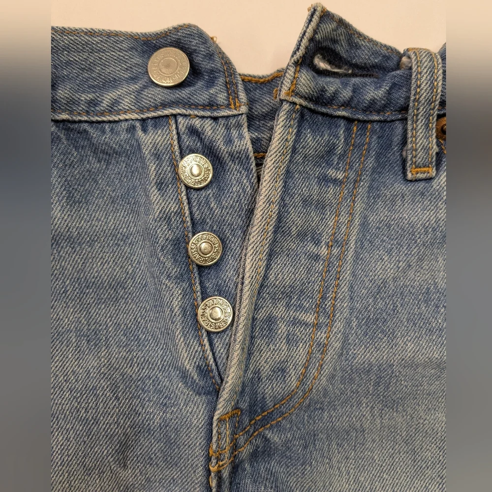 Levi's Distressed Denim Shorts - Picture 4 of 6